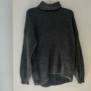 Old Navy Turtleneck Sweater | Size Small (oversized)